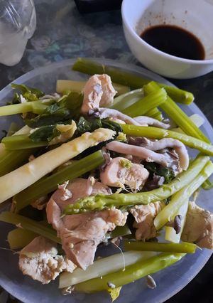 Hình của món Keto gà rau củ.