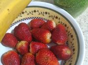 Una foto de licuado de fruta con chia