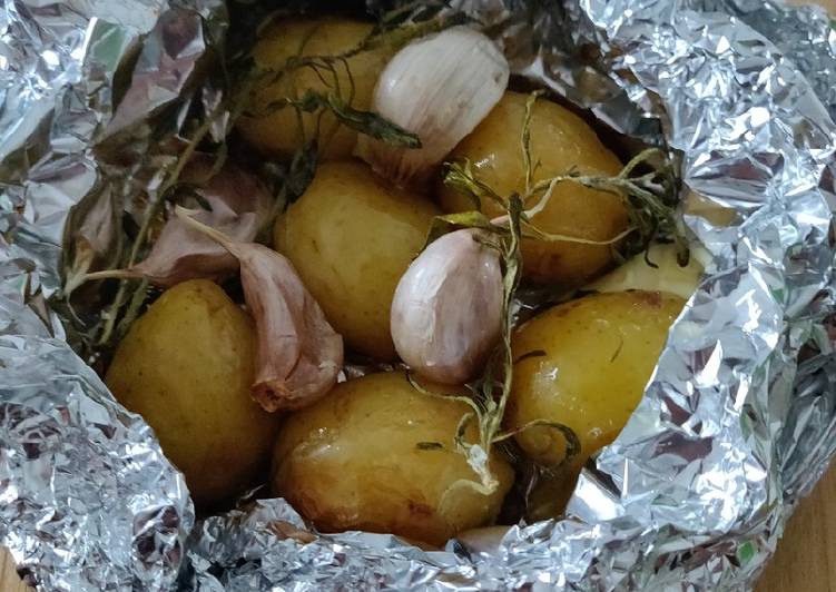 Hvidløgsbagte kartofler