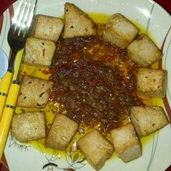 A picture of Awara with souce.