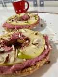 Frisella con Hummus, mela e frutta secca 🥯🦄🍏