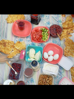 عکسی از دستور صبحانه مفصل در فصل تابستان