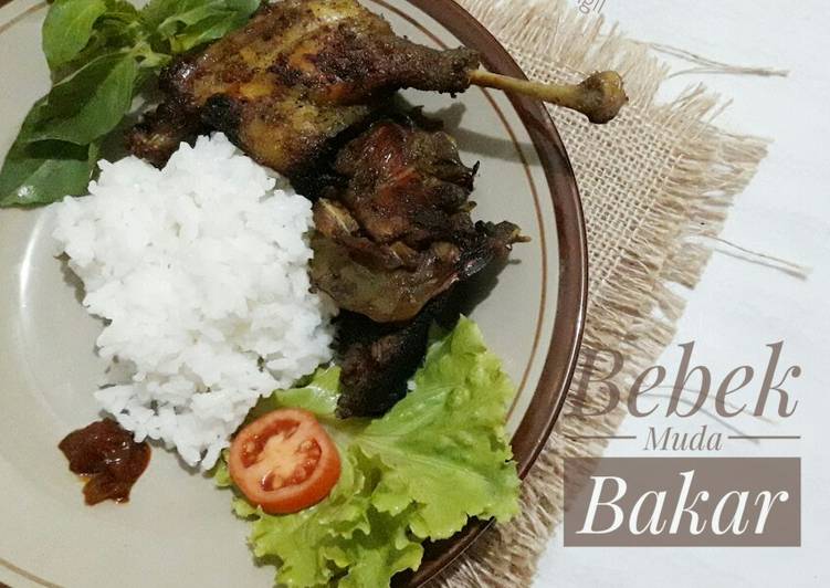 Langkah Mudah Menyiapkan Bebek muda Bakar Lezat Sekali