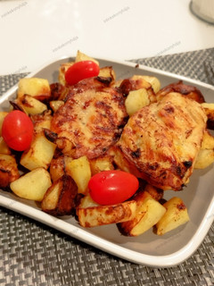 Grillezett citromos csirkemell vele sült burgonyával és almával gluténmentesen Air fryerben sütve recept fotója