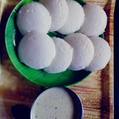 A picture of Rawa idli.