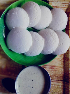 A picture of Rawa idli.
