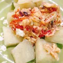 A picture of Fried egg and boiled yam.
