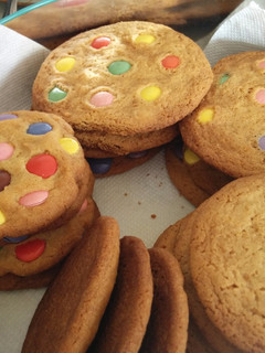 A picture of Smarties Cookies 🍪 (aka M&M cookies).