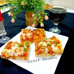 A picture of Chicken tikka pizza.
