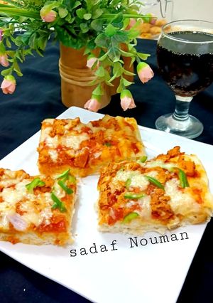A picture of Chicken tikka pizza.
