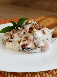 Una foto de Ensalada de berenjena/con salsa de yogur