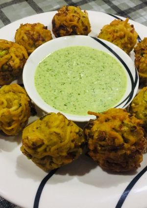 મેગી પકોડા (maggi pakoda Recipe In Gujarati) રેસીપી મુખ્ય ફોટો