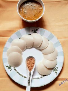 रवा इडली सांबर (rava idli sambar recipe in Hindi) रेसिपी मुख्य फोटो