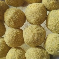 A picture of Potato cheese balls.