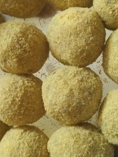 A picture of Potato cheese balls.