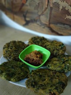 पालक की कचौड़ी (palak ki kachodi recipe in Hindi) रेसिपी मुख्य फोटो