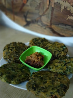 पालक की कचौड़ी (palak ki kachodi recipe in Hindi) रेसिपी मुख्य फोटो