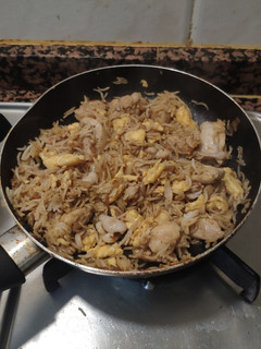 Una foto de Arroz chino con pollo