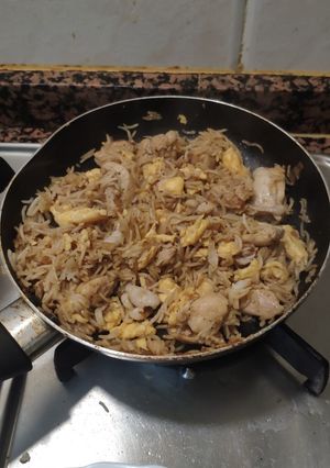 Una foto de Arroz chino con pollo