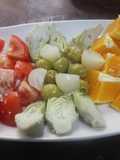 Ensalada de tomate, alcachofa y naranja