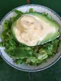 Aguacates rellenos con camarones ©