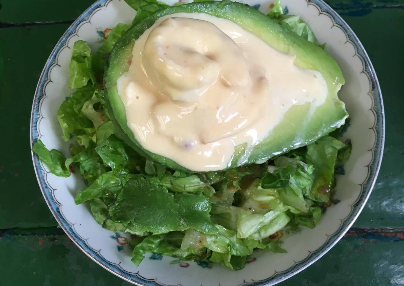 Aguacates rellenos con camarones ©