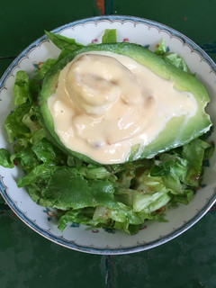 Una foto de Aguacates rellenos con camarones ©