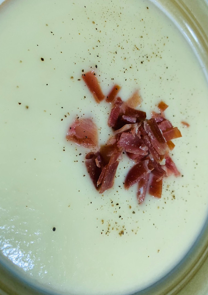 Una foto de Crema de puerros y pera🍐🍐🍐