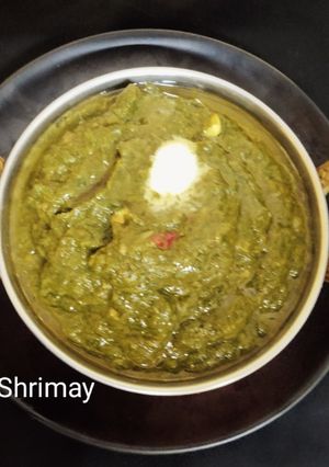 सरसो का साग (sarso ka sag recipe in marathi) रेसिपी चे मुख्य फोटो 