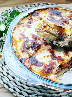 Una foto de Moussaka con patata, boniato y carne picada 🍠 🥔