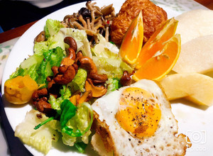 颱風假的早餐（五辛素） 的食譜成品照片