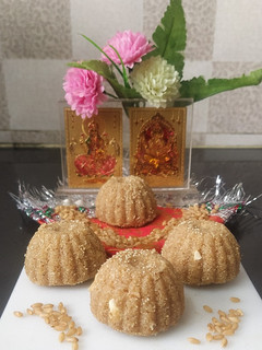 ચુરમા ના લાડુ (Churma Ladoo Recipe In Gujarati) રેસીપી મુખ્ય ફોટો