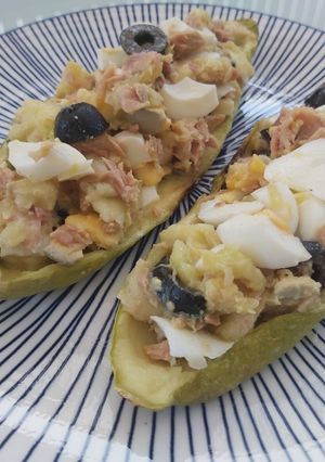 Una foto de Comida o cena exprés con calabacín relleno