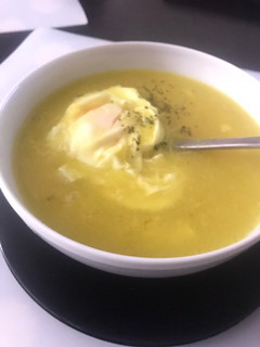 Una foto de Sopa de fideos con huevo poché