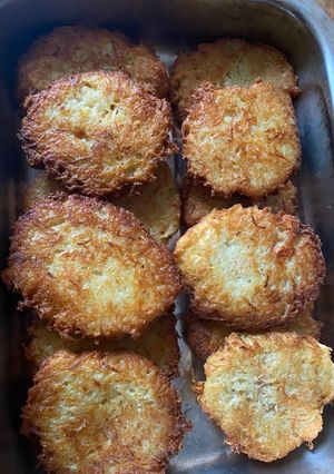 Фото Деруни не класичні (з вершковим соусом, куркою і грибами).