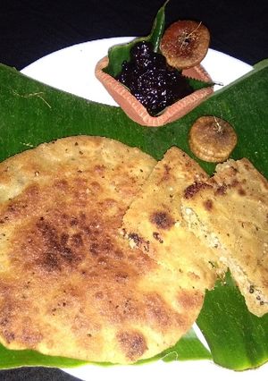 A picture of Coconut stuffed parandaa.