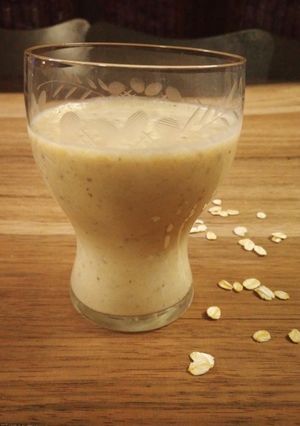 A picture of Quick And Healthy Banana Oats Smoothie.