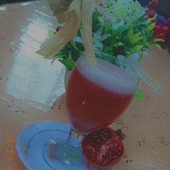 A picture of Pomegranates juice.