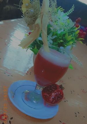 A picture of Pomegranates juice.