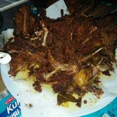 รูปของ #Masakditahunbaru Dara goreng bumbu laos