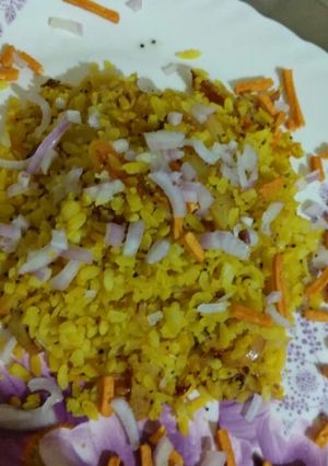 A picture of Onion poha.