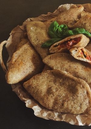 Foto di I miei panzerotti con ricotta forte mozzarella prosciutto e pomodoro alla curcuma