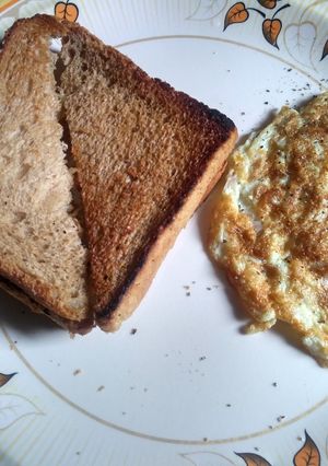A picture of Bread and omlette.
