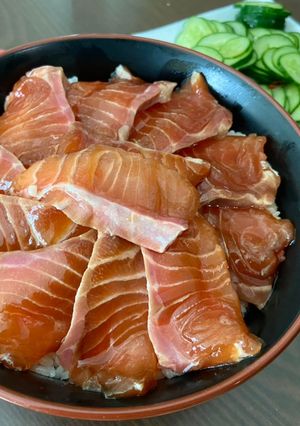 รูปของ แซลมอนสึเกะด้ง サーモン漬け丼