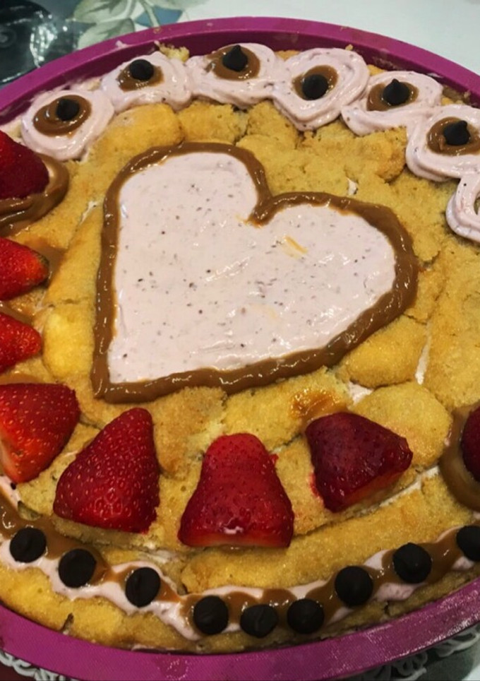 Una foto de Tiramisú de frutos rojos sin horno delicioso. Especial cumpleaños mamá