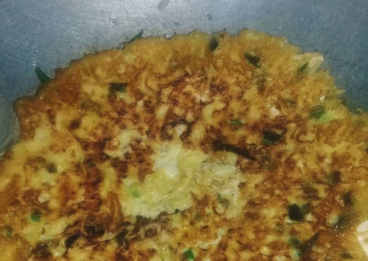 Bagaimana Membuat Martabak Mie Telur Kubis yang Lezat