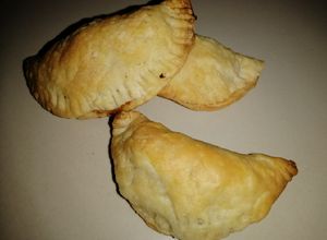 Una foto de Empanadas de carne y pasas de uva
