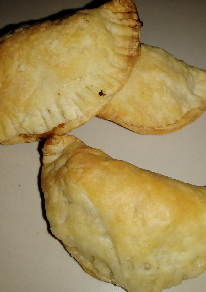 Una foto de Empanadas de carne y pasas de uva