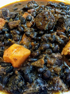 Una foto de Alubias negras guisadas