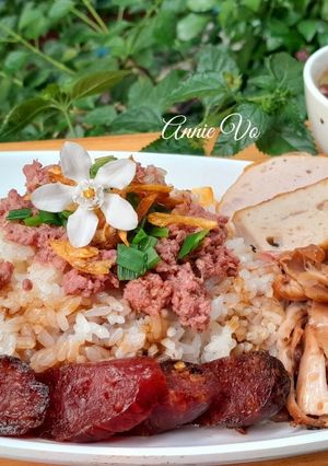 Hình của món Xôi mặn và canh súp củ dền.